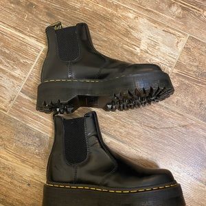 Platform Dr. Martin Chelsea Boots